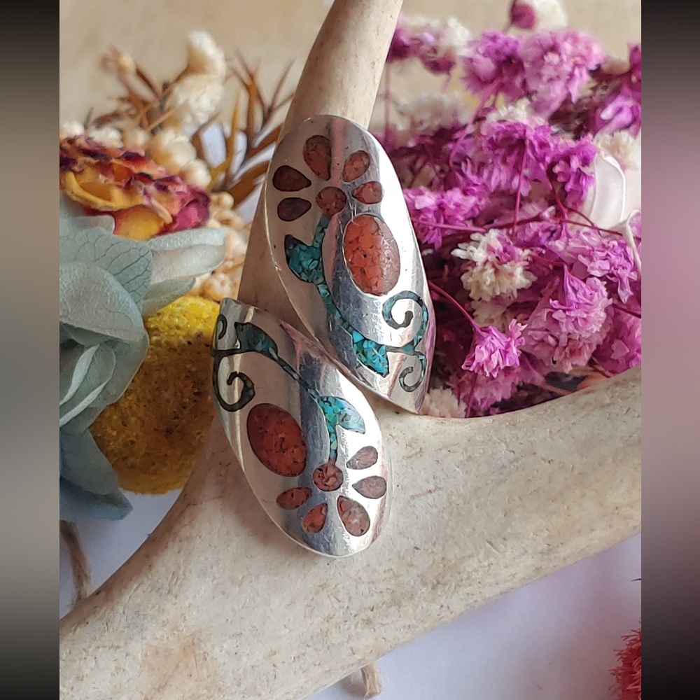 Vintage Navajo Sterling Silver red coral and turquoise floral Ring.